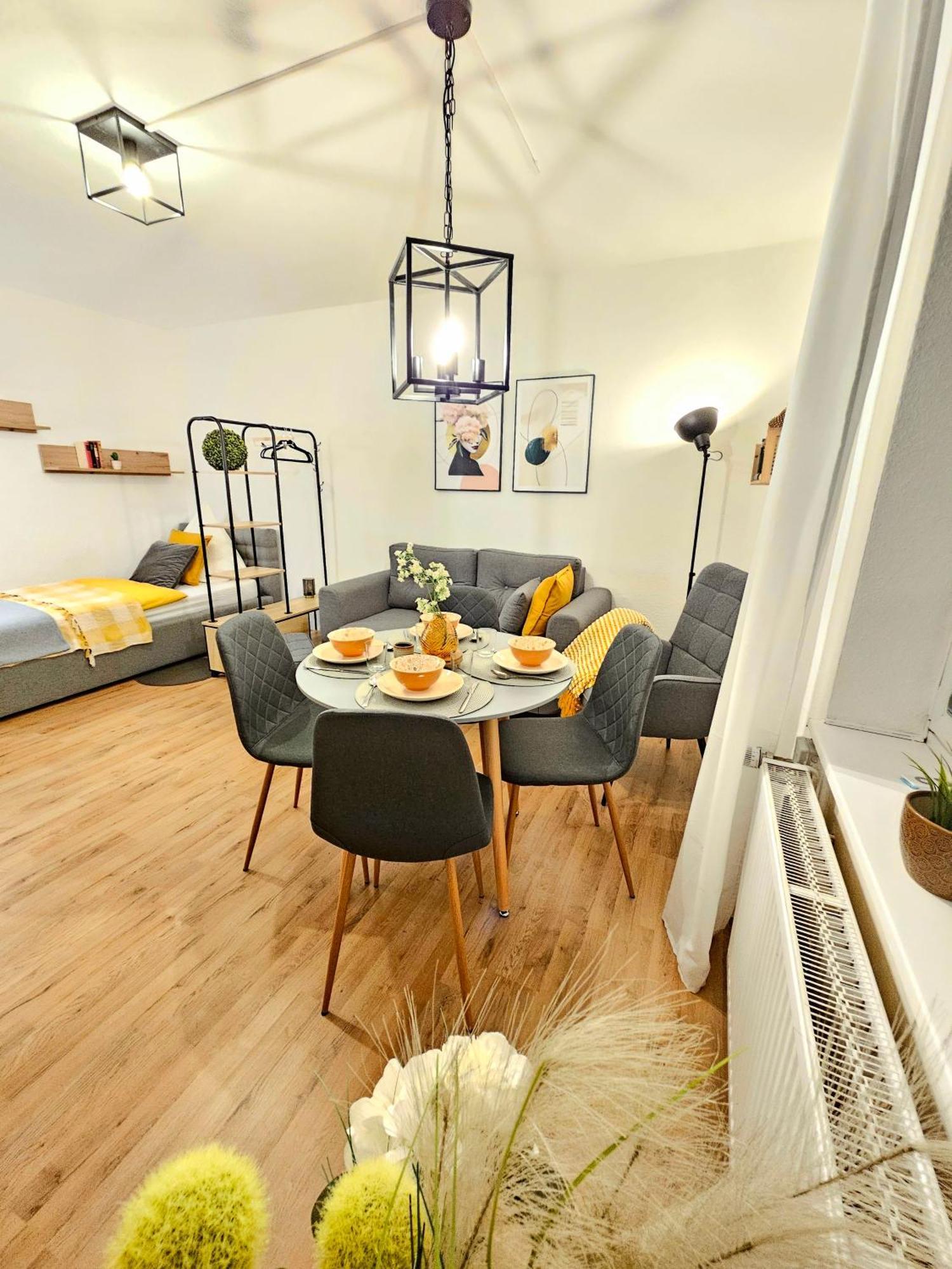 Fewo Honey, Ganze Ferienwohnung Mit 3 Schlafzimmern, Waschmaschine,Businesswohnung, Monteurzimmer Salzgitter Exterior foto